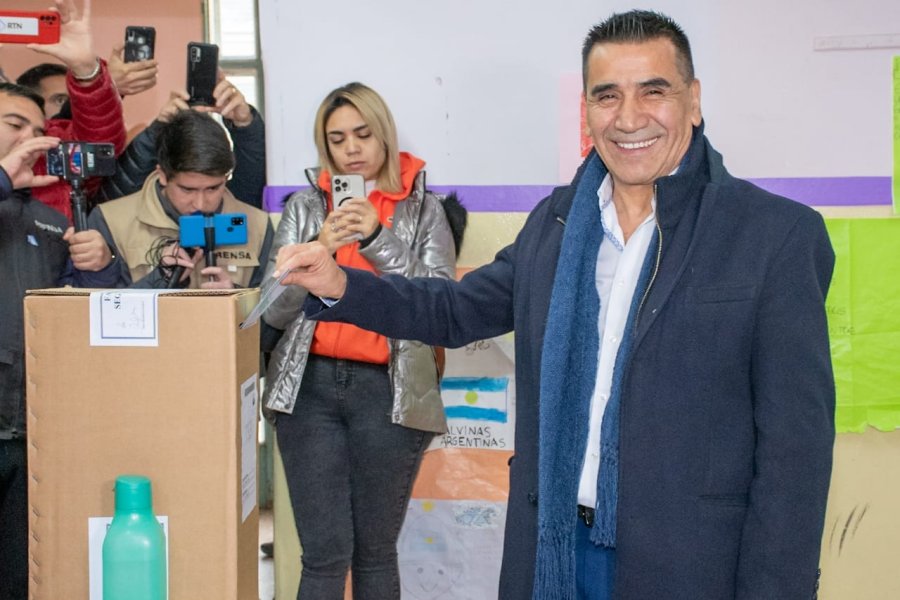 Retrato de Ramón Rioseco en un evento político.