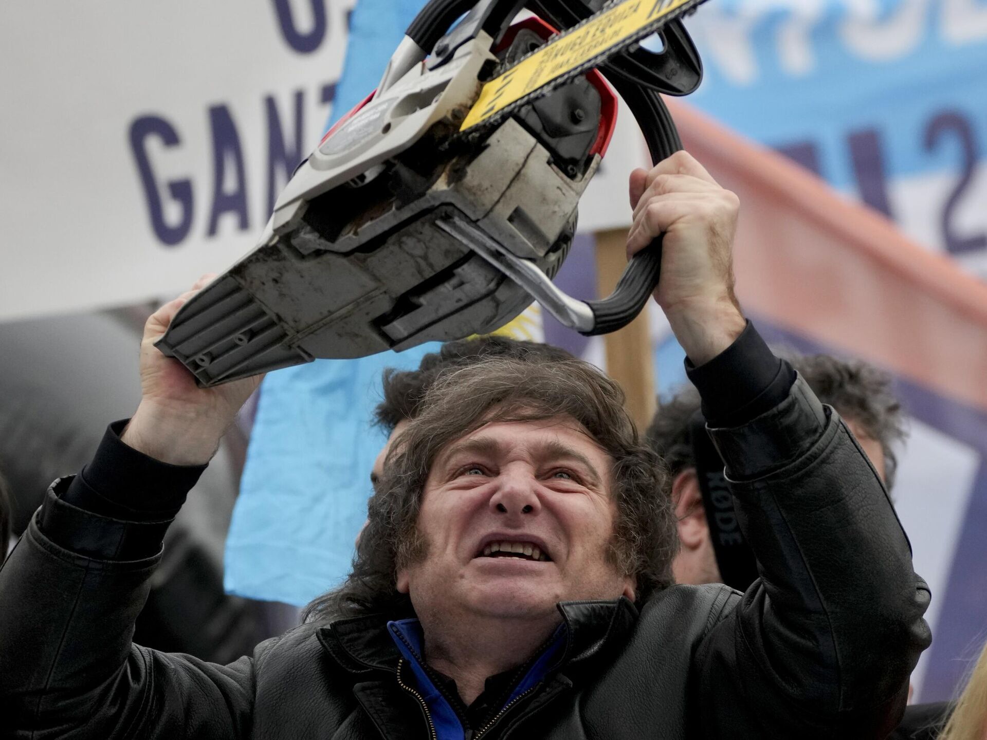 Imagen conceptual de la crisis en Argentina con elementos económicos y sociales.