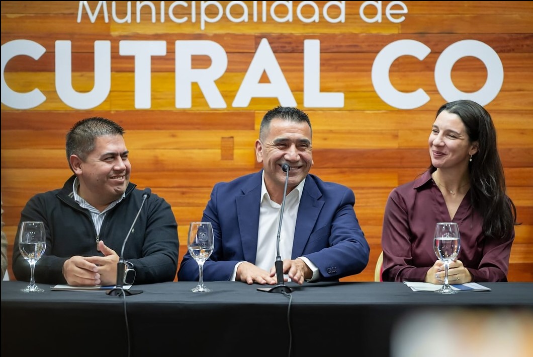 Imágenes de artistas folclóricos como Soledad, Sergio Galleguillo y Lázaro Caballero, con el logo del Tremn Tahuen.