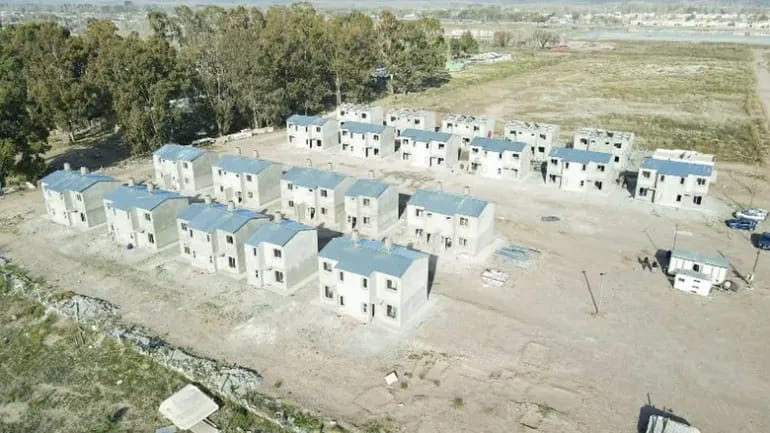 Fany Mansilla y Cintia Galetto, de ATEN, realizando la presentación judicial en la fiscalía de Neuquén.