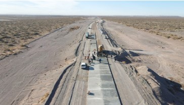 Vista aérea de la obra de construcción del bypass de Añelo en las Rutas 7 y 17.