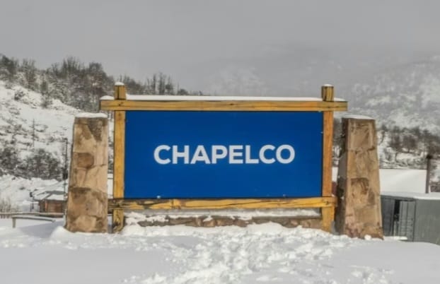 Vista panorámica de Cerro Chapelco cubierto de nieve.
