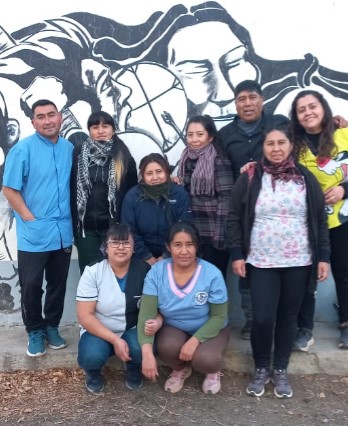 Estudiantes y docente en la formación de Cuidados Gerontológicos en Colipilli.