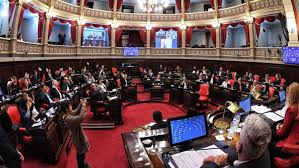 El bloque de votos oscilantes en Diputados crece y supera a la oposición sólida.