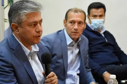 Gobernador Rolando Figueroa y Omar Gutiérrez.