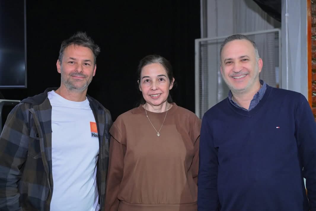 Fernando Schpoliansky y Claudio Agnolazza brindando la capacitación a referentes de clubes en Cutral Co.