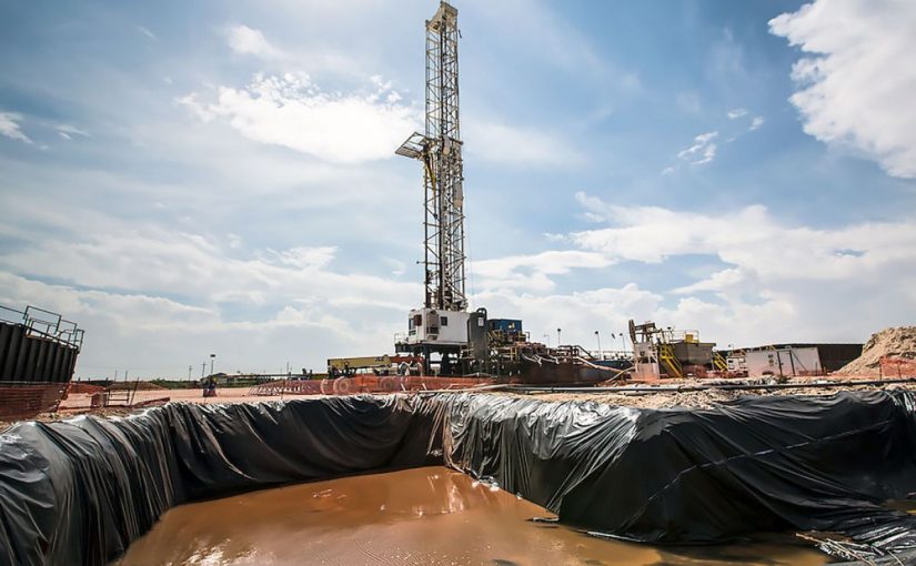 Instalaciones petroleras en Vaca Muerta, en una región donde se registraron sismos percibidos por vecinos.