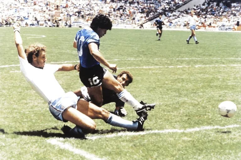 Diego Armando Maradona durante el partido entre Argentina e Inglaterra en el Mundial de México 1986.
