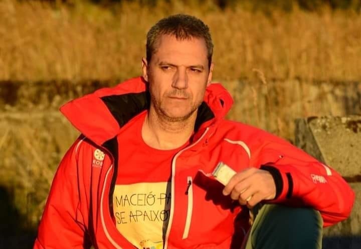 Retrato del periodista Julián Varsavsky, analista de temas internacionales y docente del seminario sobre Medio Oriente.