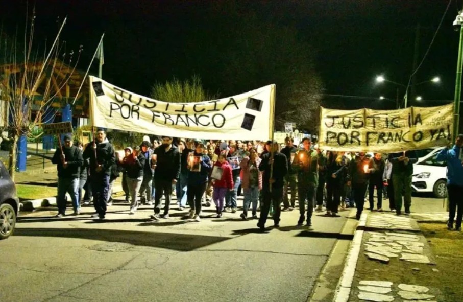 Marcha de familiares y vecinos de Loncopué pidiendo justicia por Franco Ramírez.