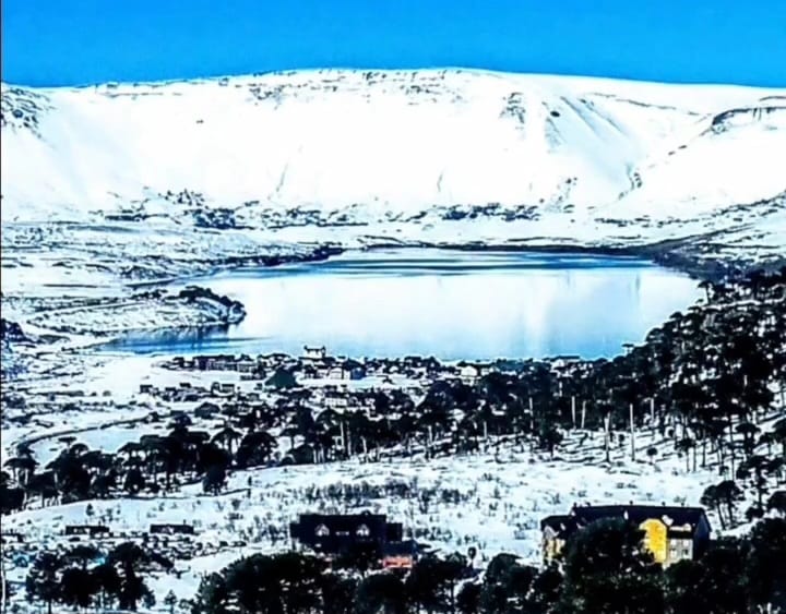 Imagen de un paisaje turístico de la provincia de Neuquén