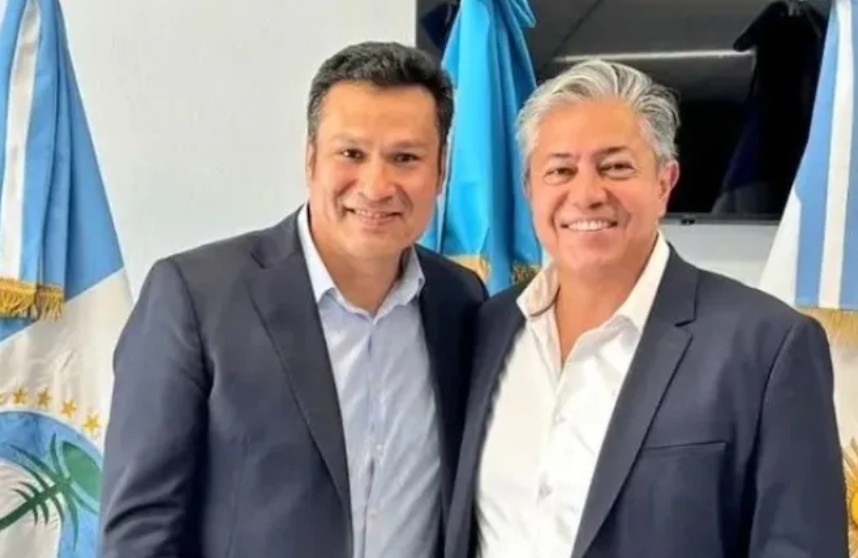 Osvaldo Llancafilo y Rolando Figueroa, representando la convergencia política en el nuevo esquema de poder provincial.