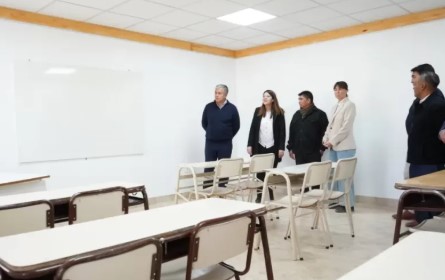 Nuevo edificio del CPEM 104 en Los Catutos inaugurado por Rolando Figueroa.