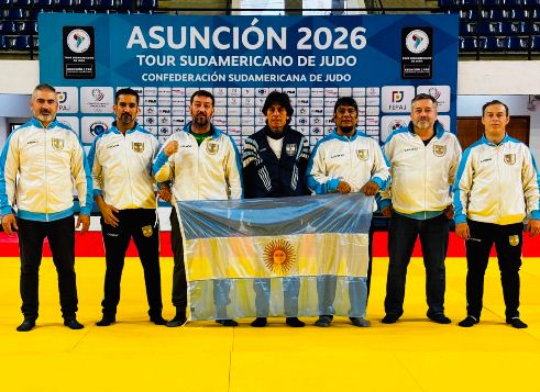 Integrantes de la delegación neuquina durante el Campeonato Sudamericano de Judo realizado en Paraguay.