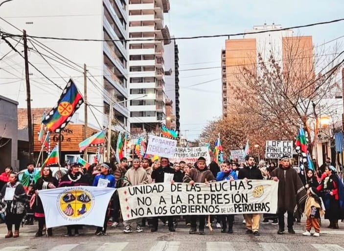 Masiva marcha en apoyo a las comunidades mapuce