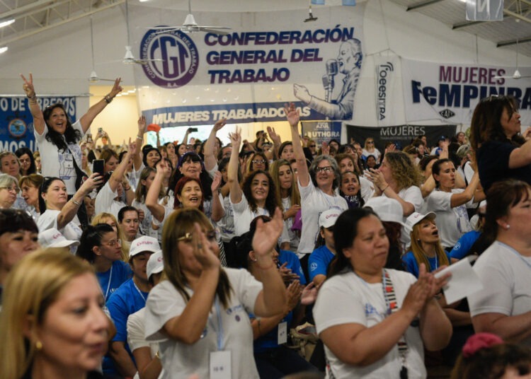Referentes sindicales femeninas en el encuentro federal de Plottier.