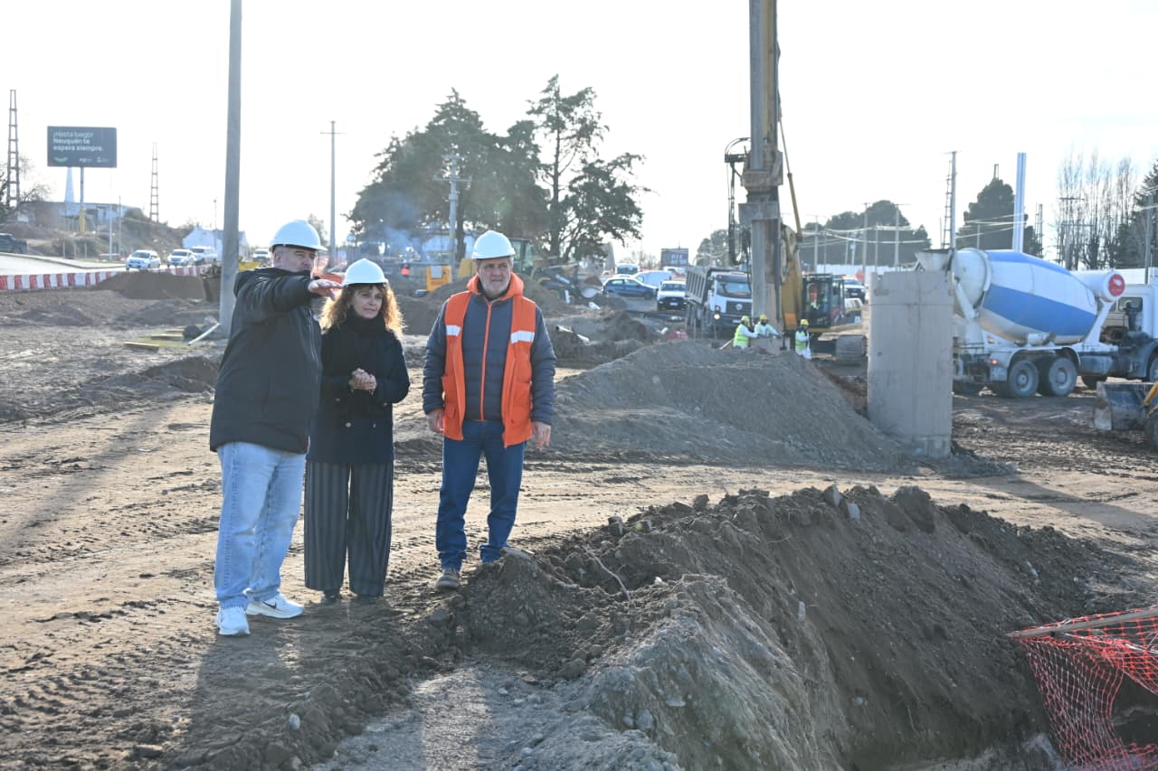 La obra más grande de la historia de Neuquén acelera su marcha: avanza el viaducto de la Gran Avenida.