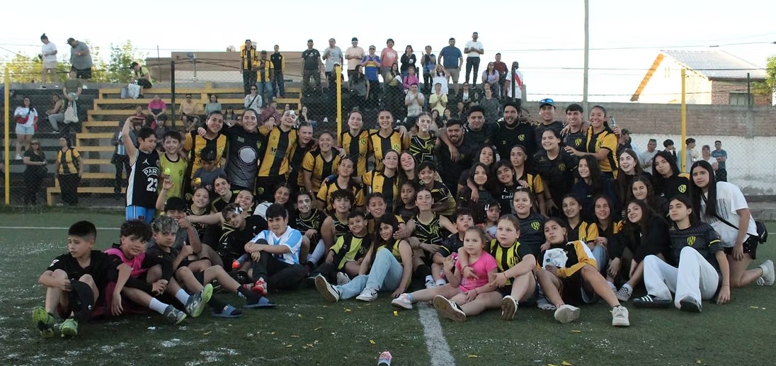  El equipo femenino de Pacífico, campeón del Patagónico de la Copa Federal.