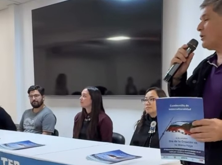 Presentación de un cuadernillo de educación intercultural destinado a docentes de distintos niveles educativos.