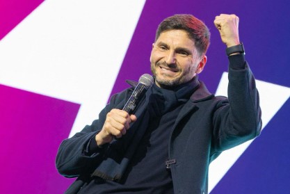 Maximiliano Pullaro celebrando la victoria en Santa Fe.