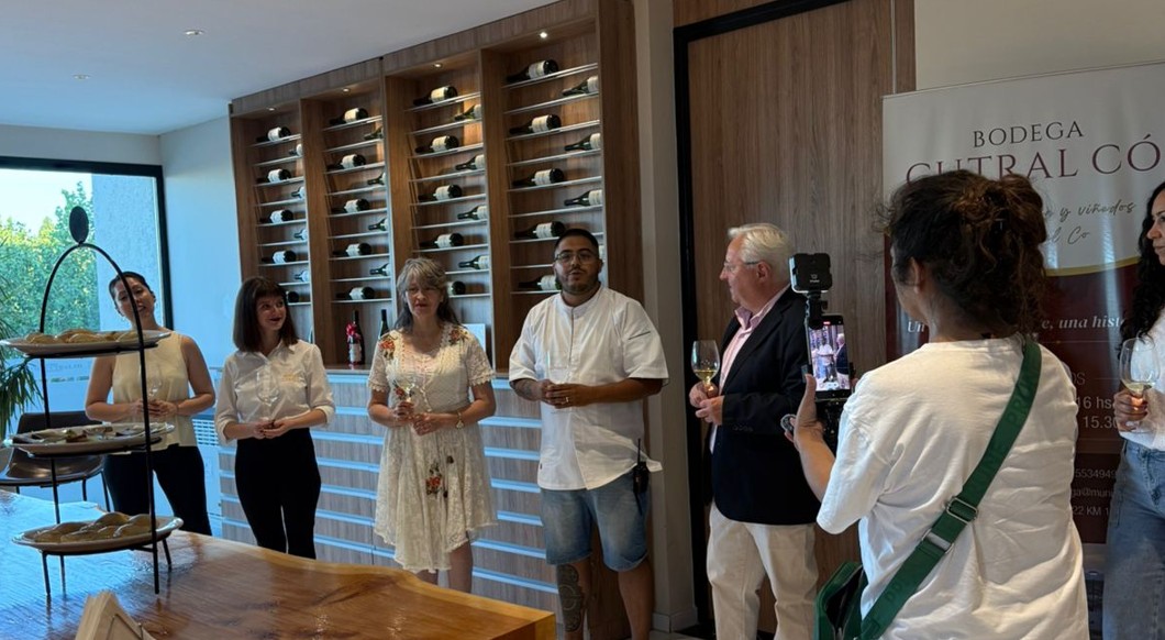 Matías Carpentier, encargado de Agua de Fuego, durante la entrevista con AiresNuevosNQN.