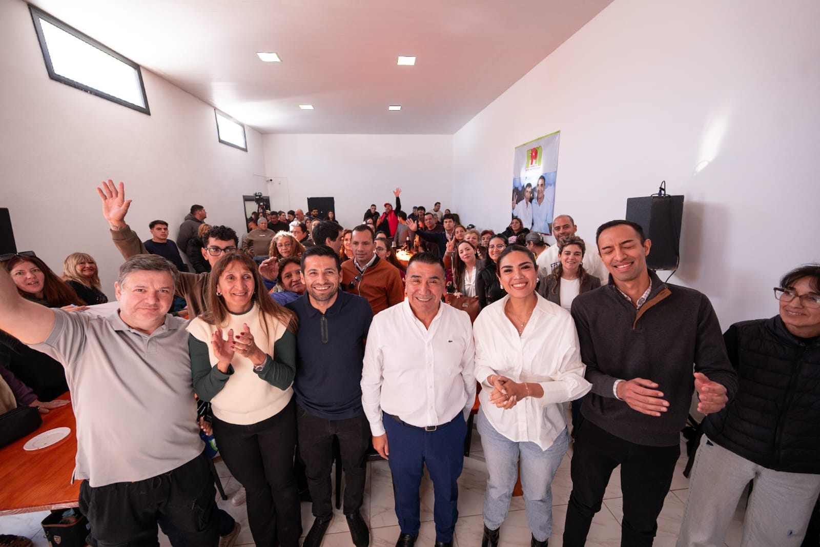 Encuentro político del Frente y la Participación Neuquina encabezado por Ramón Rioseco en Cutral Co junto a referentes y jóvenes militantes de toda la provincia.