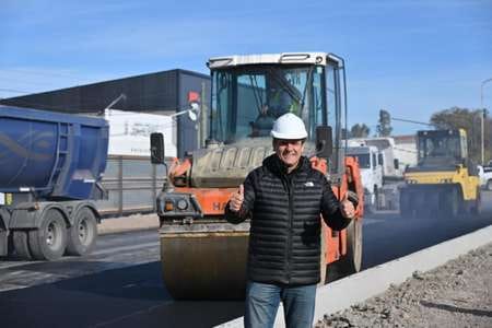 Nuevas cuadras asfaltadas en distintos barrios de la ciudad de Neuquén.
