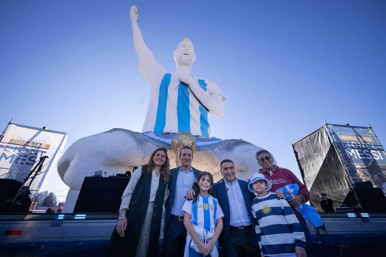 ramon-rioseco-inauguro-el-messi-mas-alto.jpg